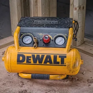 Компресор за въздух DEWALT DPC10RC/ 1.5kW