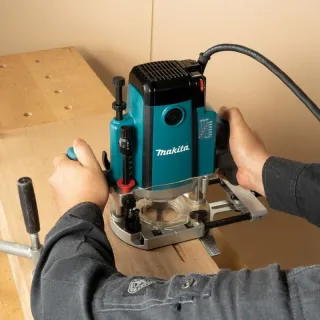 Електрическа оберфреза Makita RP2303FC08/ 2100W