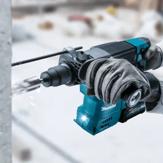 Акумулаторен перфоратор Makita HR008GM201/ 40V/ 2x4Ah